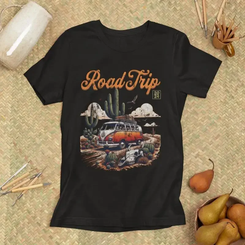 Outdoor Adventure Ideas - Road Trip T-Shirt im klassischen Vanlife-Design